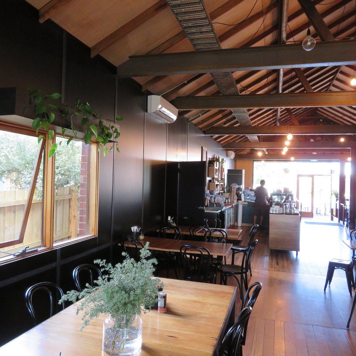 E2E Premium Editorial Cafe